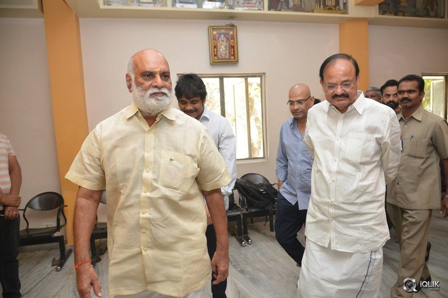 Venkaiah-Naidu-at-Om-Namo-Venkatesaya-Movie-Special-Show
